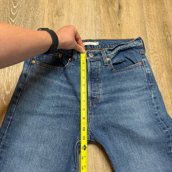 Levis Jeans Women Size 28 Blue Demin Wedgie Straight Cotton Medium Wash Raw Hem - Picture 4 of 16